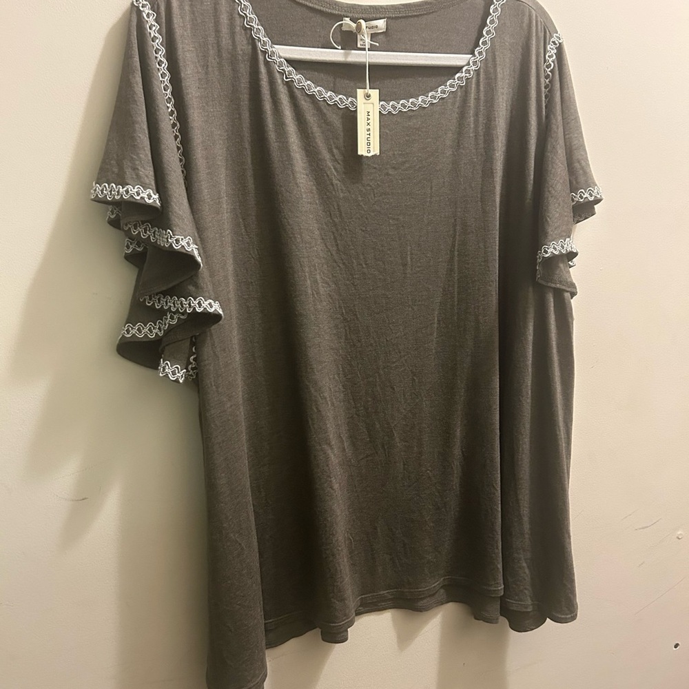 NWT- Women's Hunter Green Top with Lace Trim. Size 3x